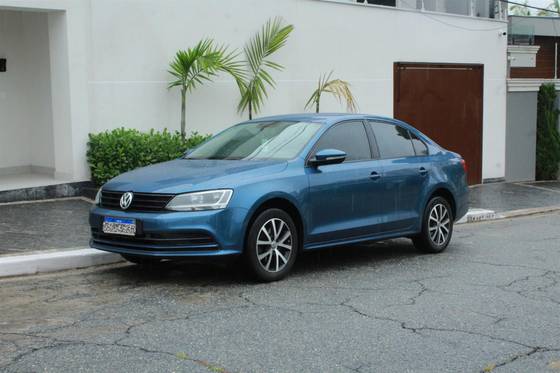 VOLKSWAGEN JETTA 2.0 TRENDLINE FLEX 4P TIPTRONIC